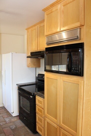 Building Photo - 5854 Mott St