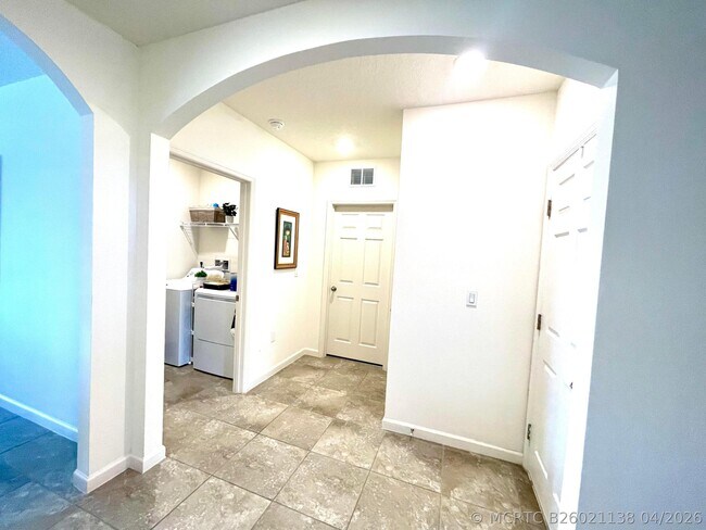 Building Photo - 10574 SW Cambria Ln