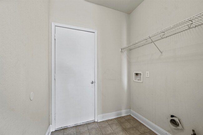 Building Photo - 2123 Enchanted Park Ln