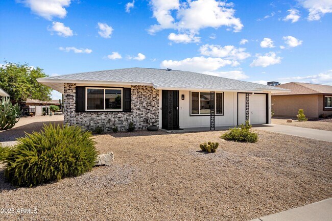 Primary Photo - 12543 W Parkwood Dr