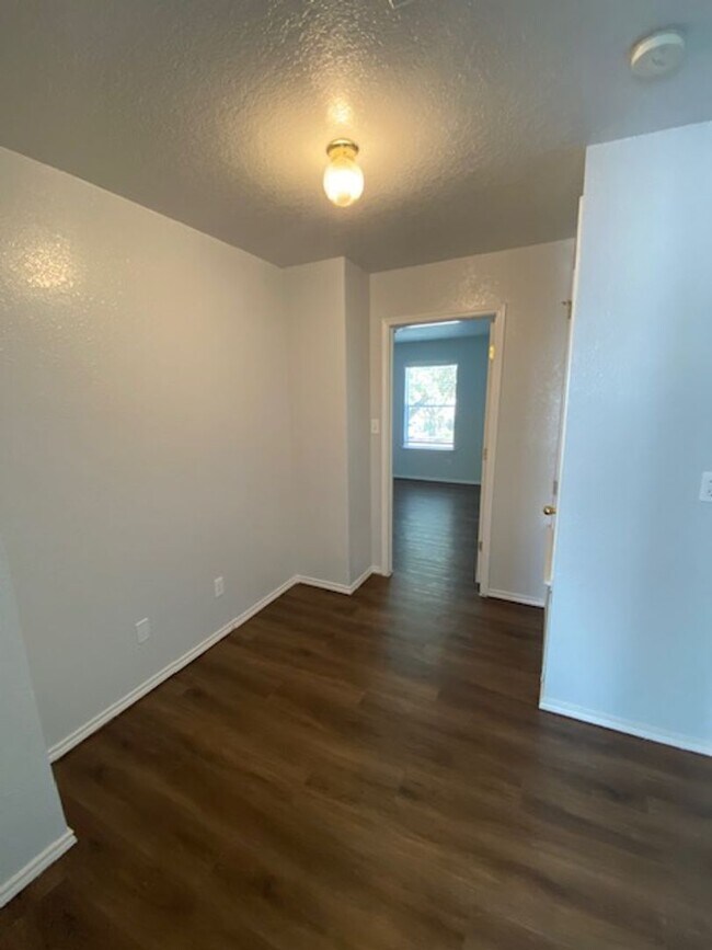 Building Photo - Spacious 3BR/2.5BA Home in San Antonio