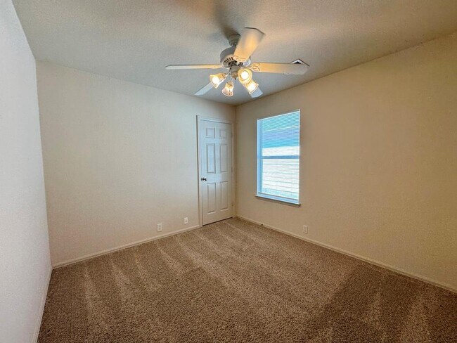 Building Photo - 172 Spruce Dr