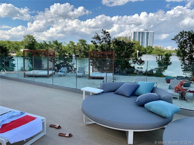 Building Photo - 16385 Biscayne Blvd