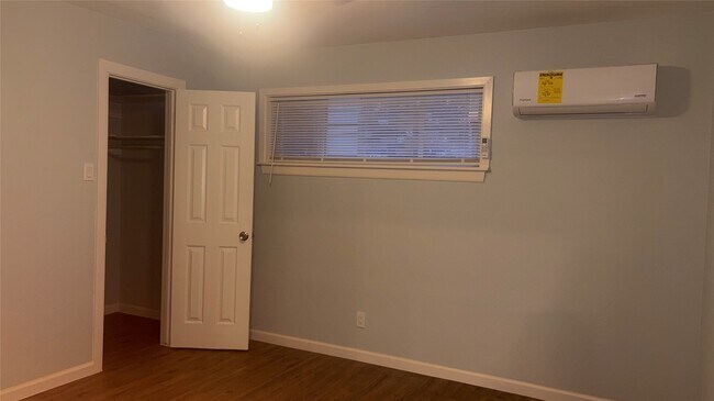 Building Photo - 4624 Bell St