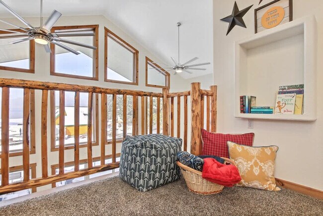 Building Photo - 130 Par Dr