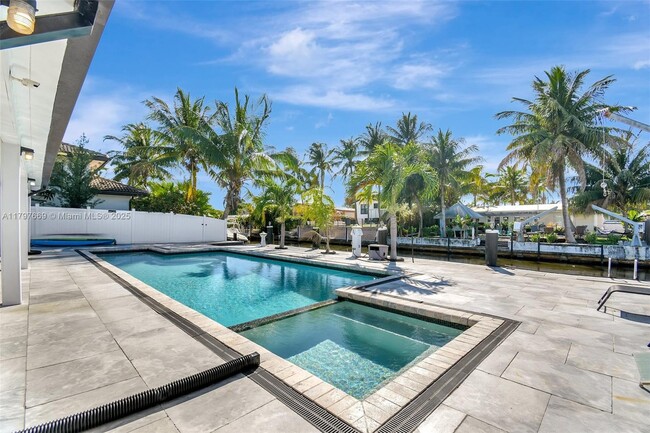 Building Photo - 2531 Gulfstream Ln