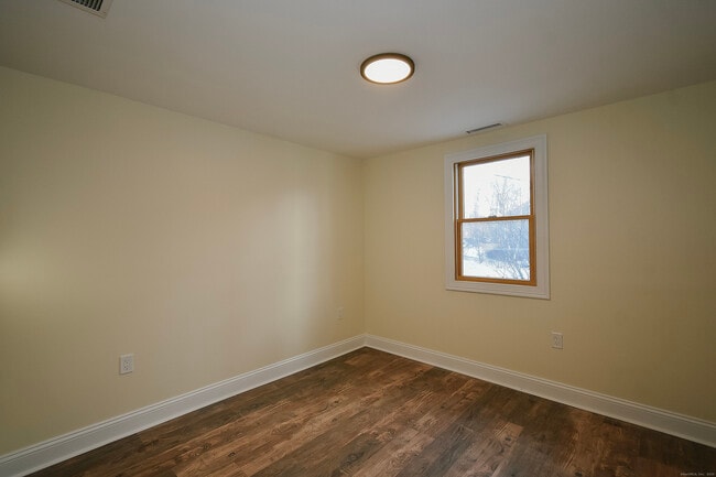 Building Photo - 42 Eastview Rd