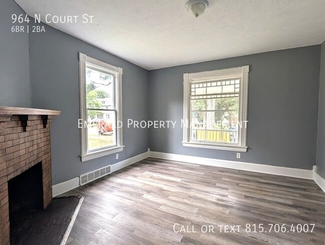 Building Photo - 964 N Court St