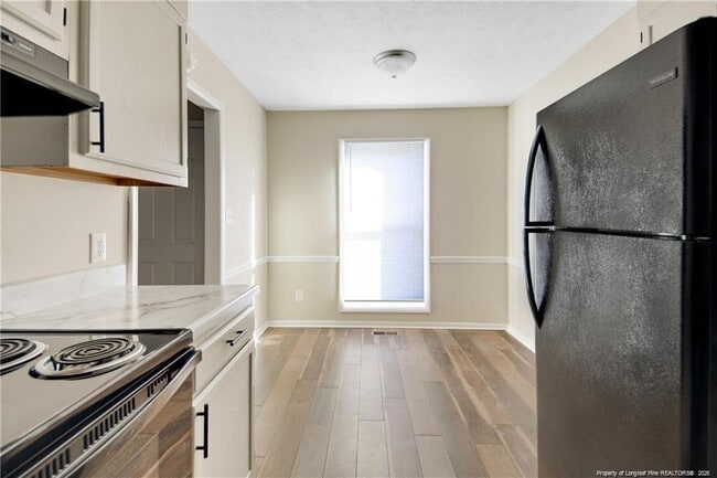 Building Photo - 5940 Laguna Dr