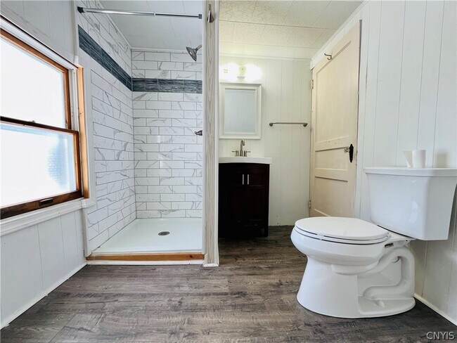 Building Photo - 140 E Oneida St