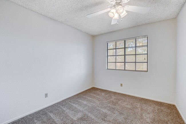 Building Photo - 4BEDROOM HOME ON THE GOLF COURSE 89130 * C...