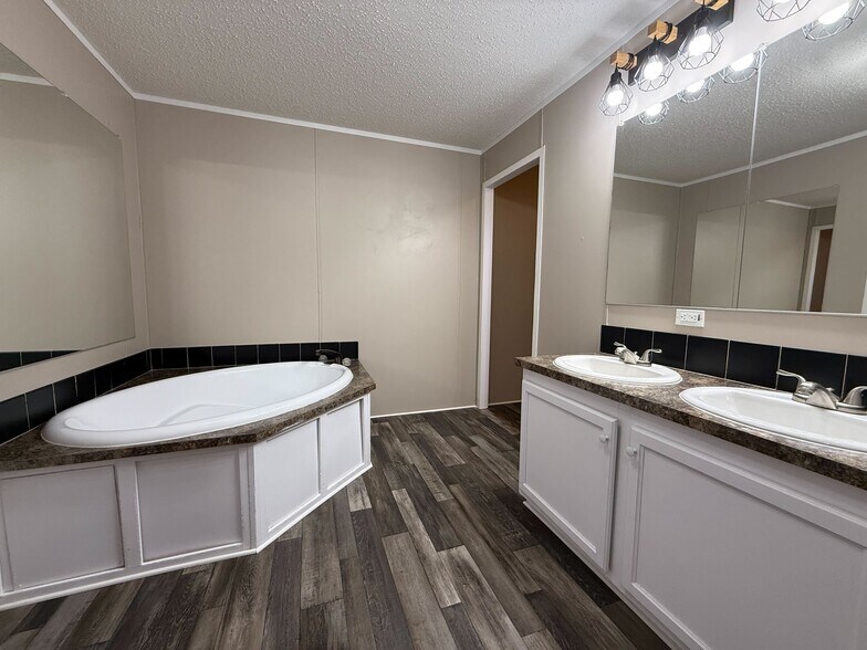 Building Photo - 12457 St Michel Ave