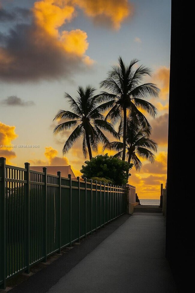 Building Photo - 3140 S Ocean Dr