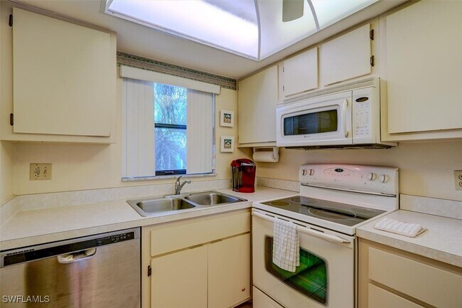 Building Photo - 6897 Estero Blvd