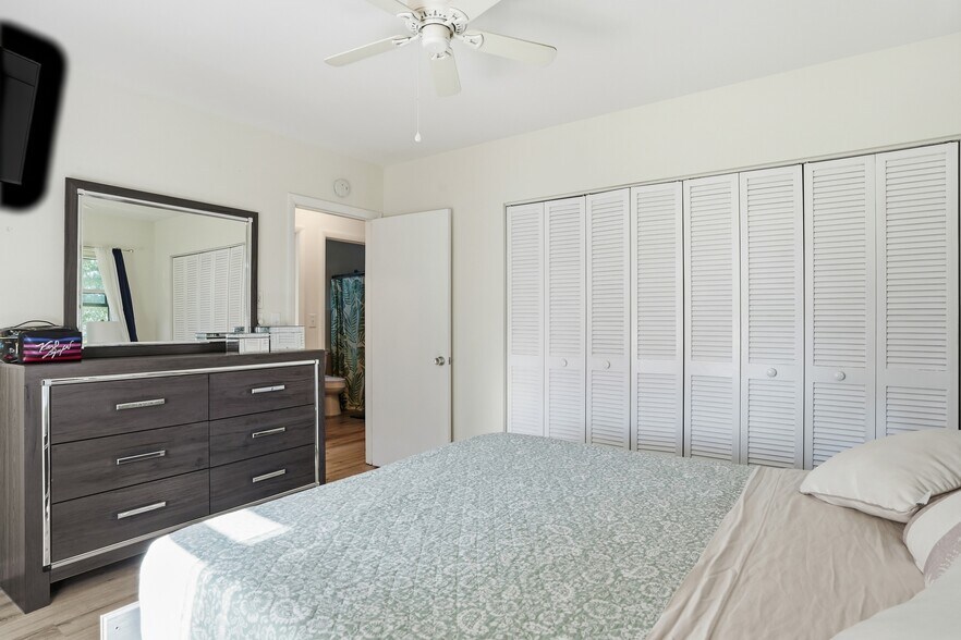 Building Photo - 235 Seaview Ct