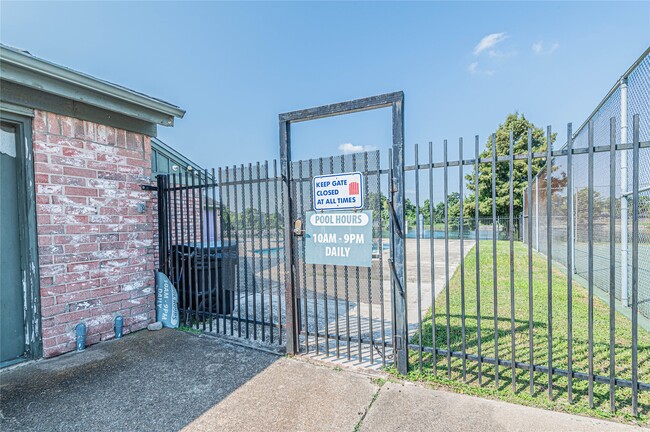 Building Photo - 1702 Good Day Dr