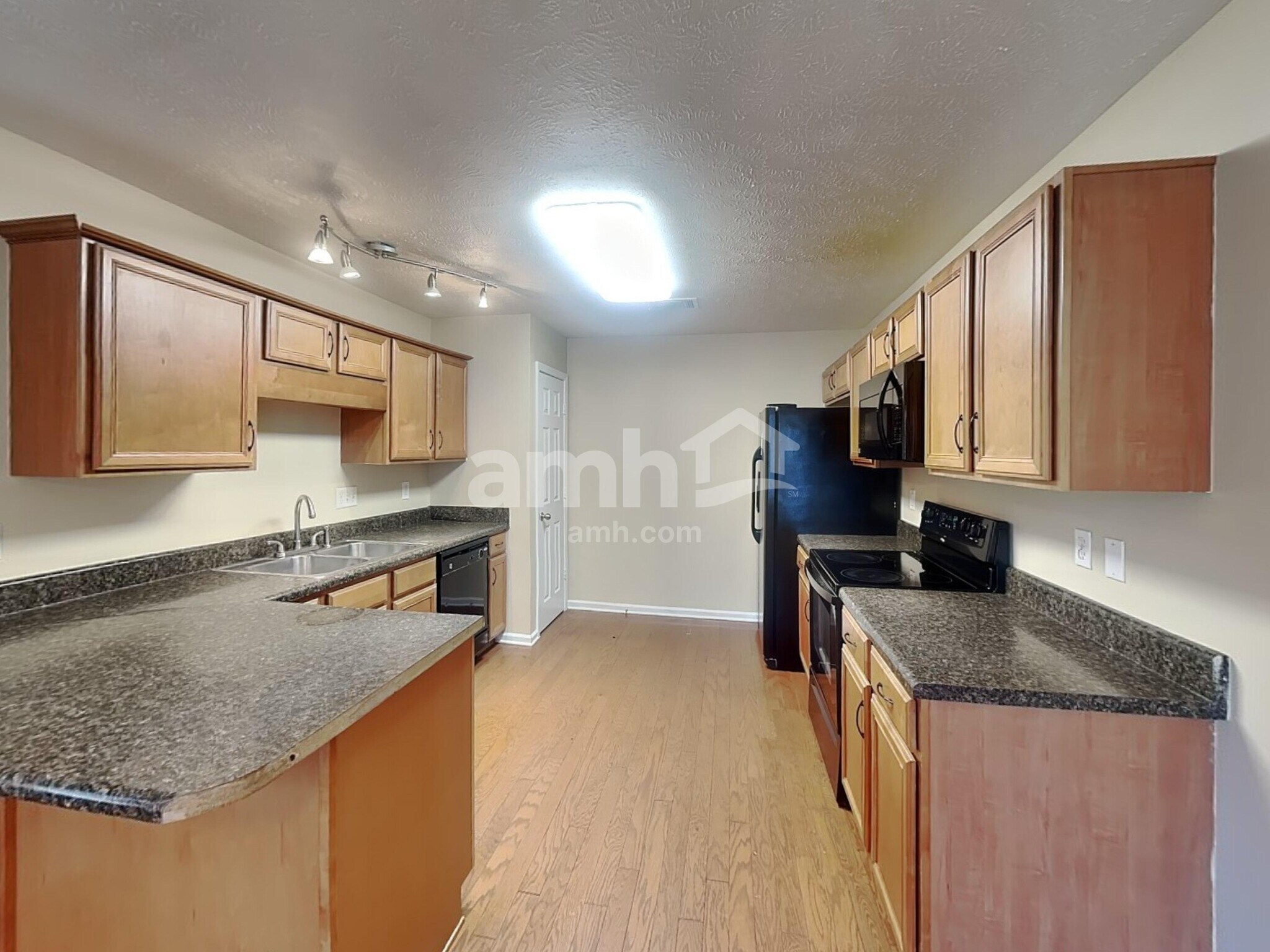 Building Photo - 5038 Preserve Blvd