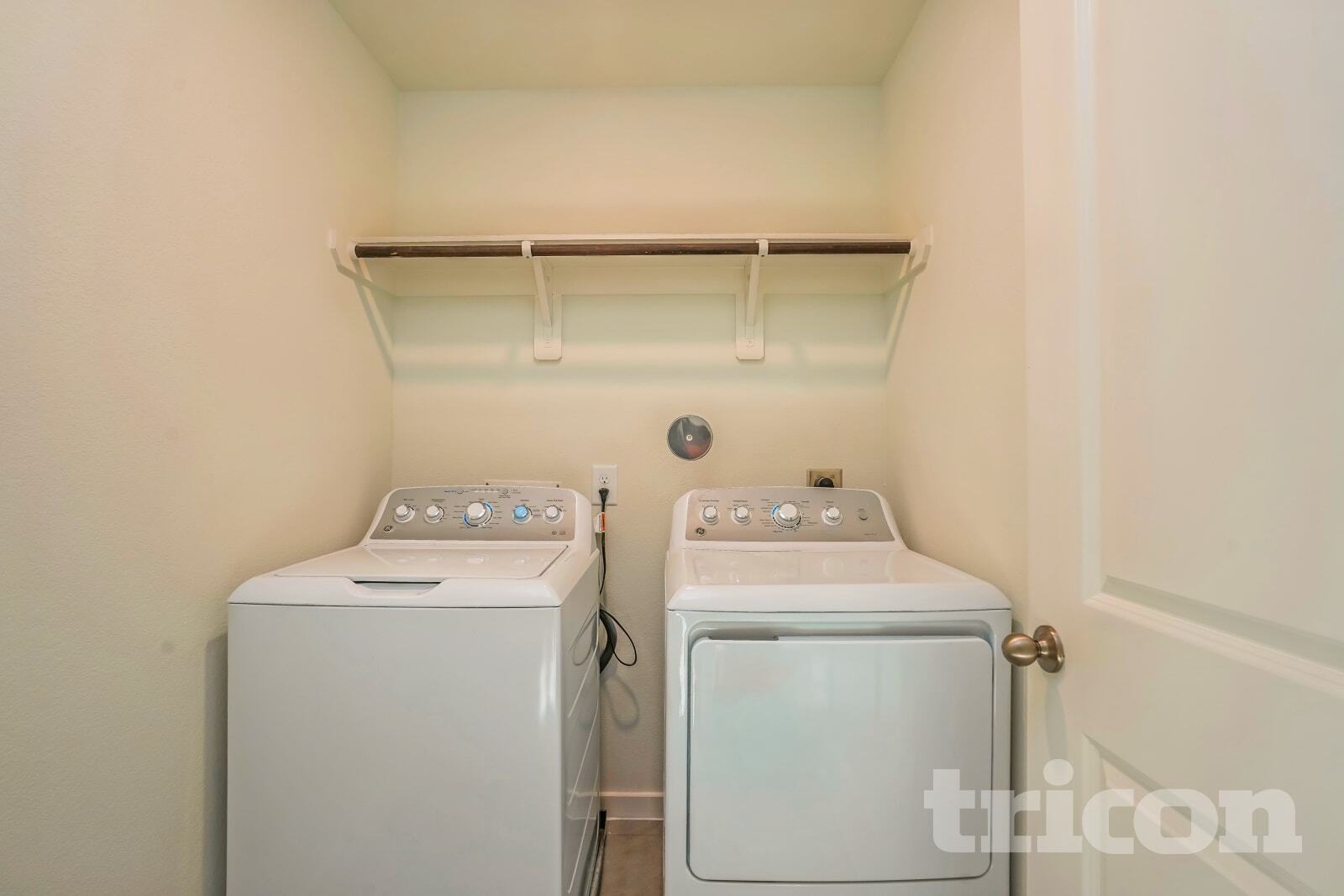 Building Photo - 9835 Willow Creek Commerce Dr