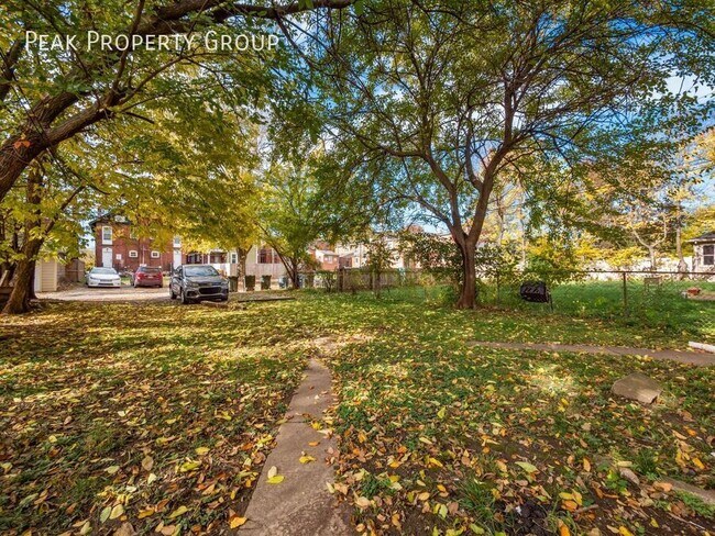 Building Photo - 1411 N 5th St