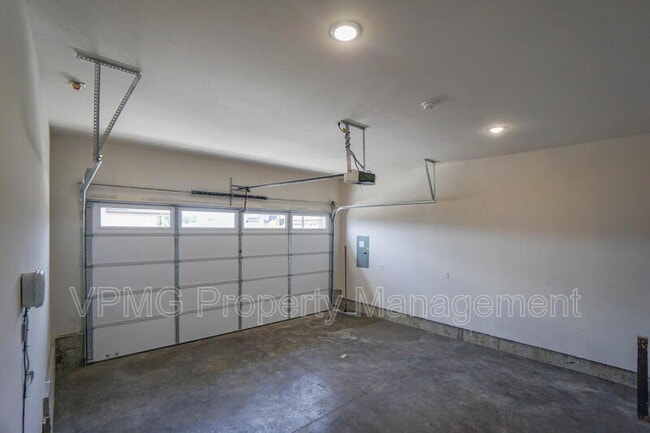 Building Photo - 2347 E Otter Lp