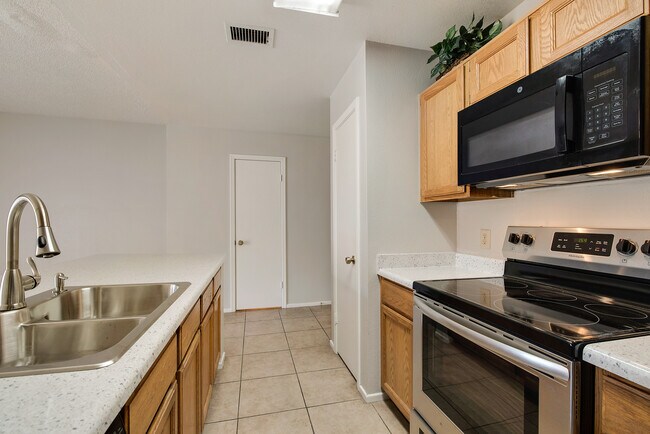 Building Photo - 4114 E UNION HILLS Dr