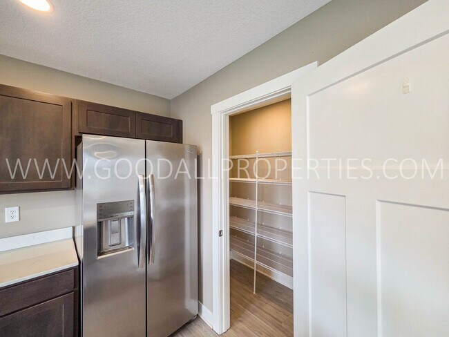 Building Photo - 4-Bedroom, 3.5-Bath Home with Walkout Finished Basement in Norwalk
