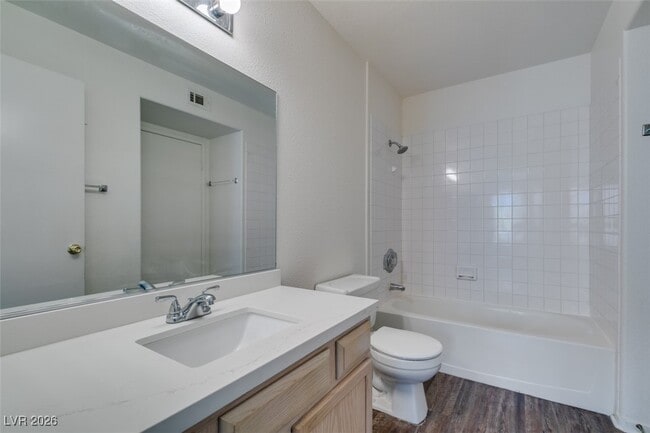 Building Photo - 698 S Racetrack Rd