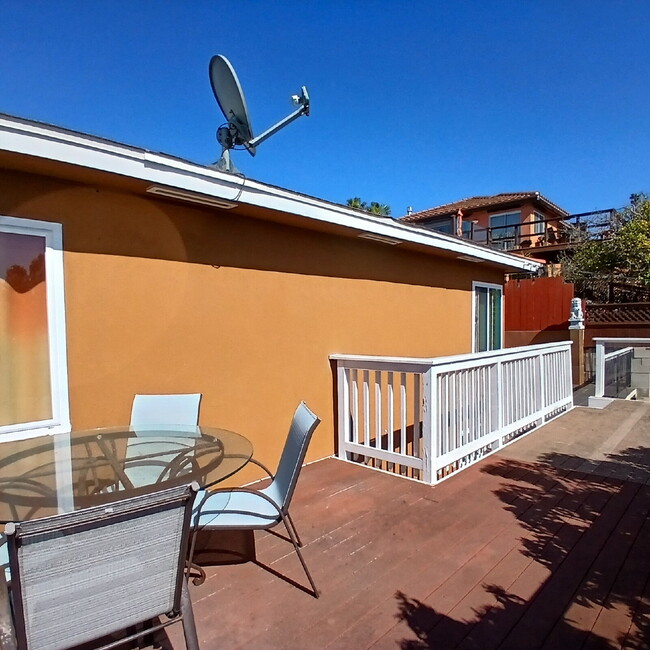 Building Photo - Ocean Beach detached Home w Yard