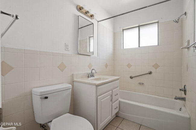 Building Photo - 9532 Waverly Dr