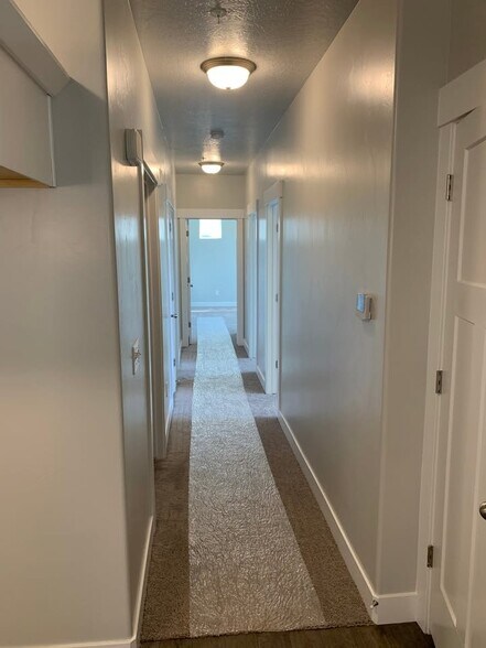 Building Photo - 1831 W Newcastle Ln