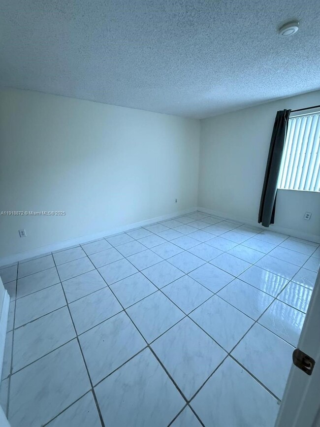 Building Photo - 1190 NW 124th Ave