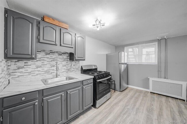 Building Photo - 1318 E 58th St