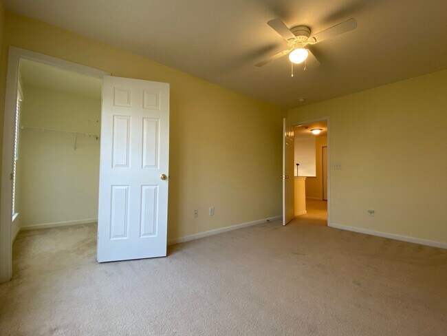 Building Photo - Updated 3 Bed, 2.5 Bath Townhome Available in Mauldin!