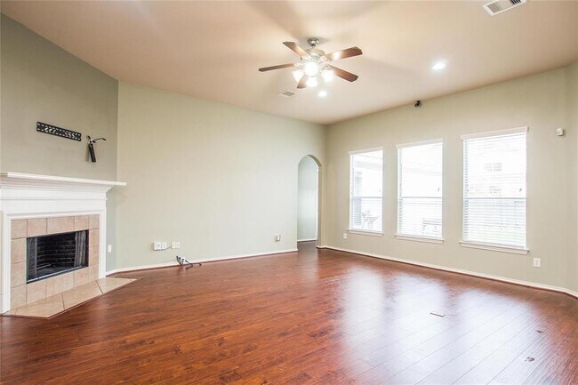 Building Photo - 8847 Distant Woods Dr
