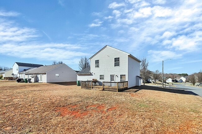 Building Photo - Brawer Farm