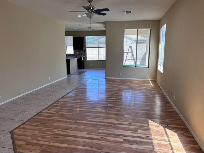 Building Photo - 2720 E Hulet Dr