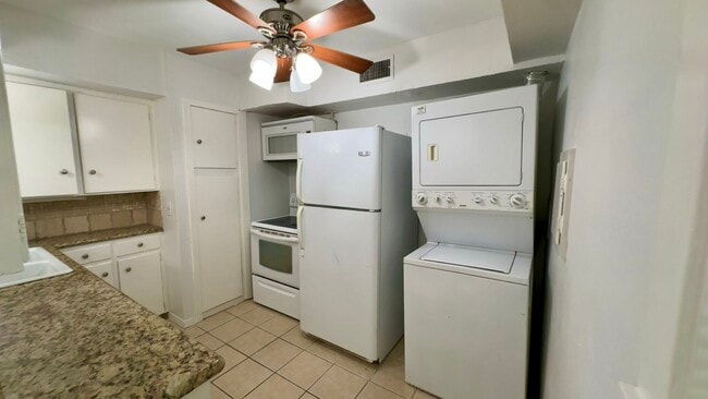 Building Photo - 3809 N Braeswood Blvd