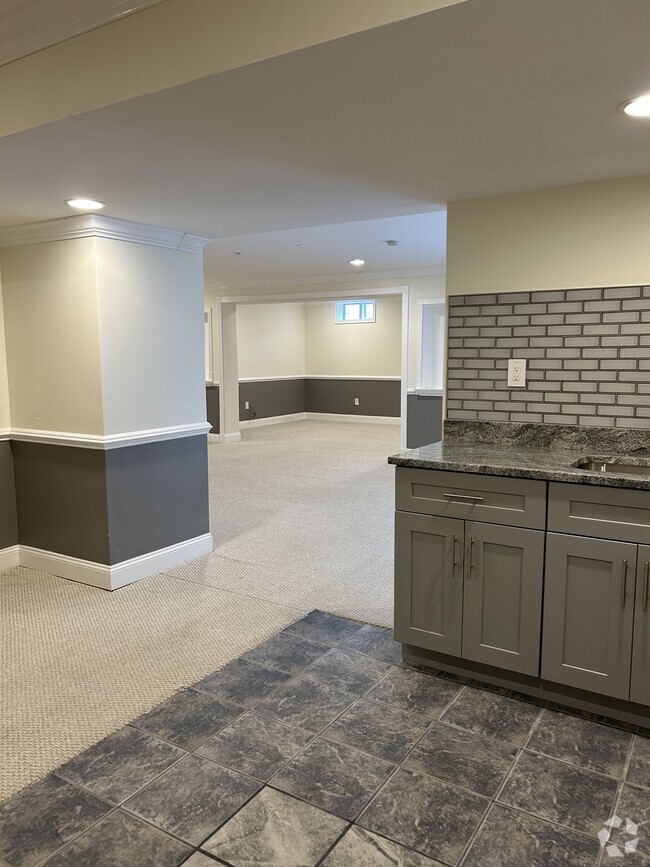 Building Photo - 9809 Hammer Ln