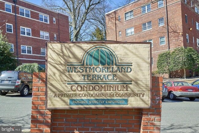 Building Photo - 1322 Fort Myer Dr