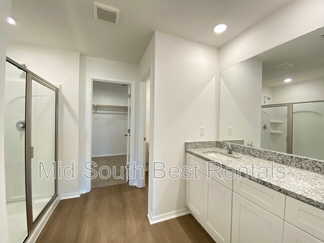 Building Photo - 44 Kelton Ln