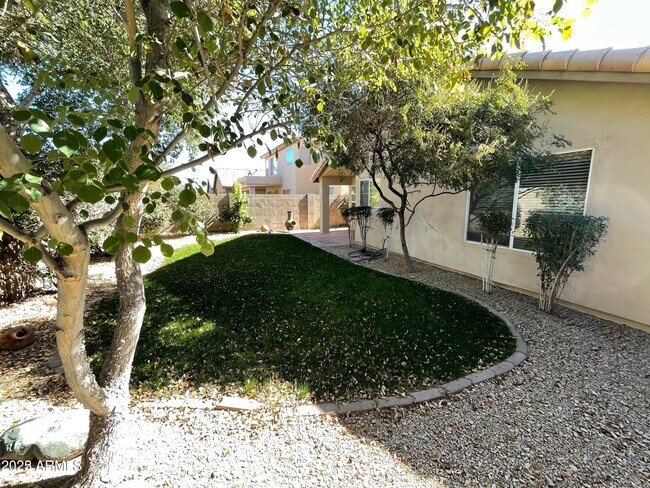 Building Photo - 4034 E Chaparosa Way