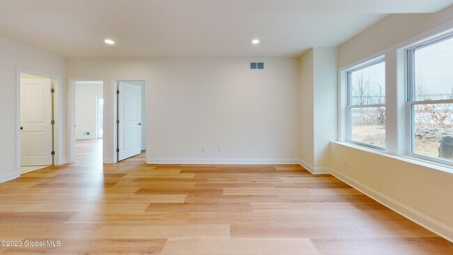 Building Photo - 544 NY-9P