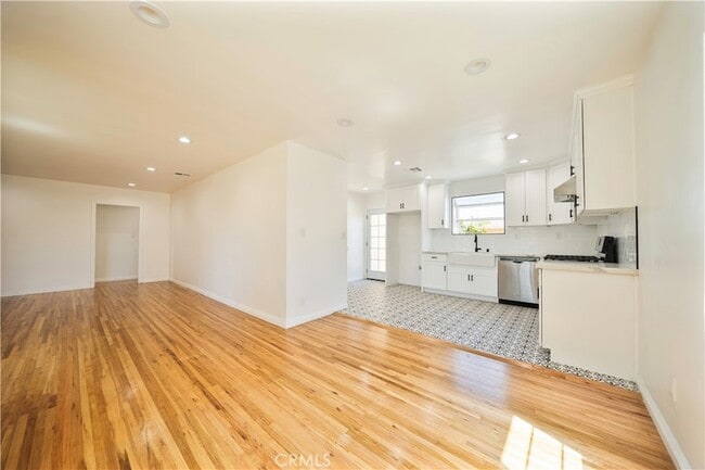 Building Photo - 1217 Camelia Dr