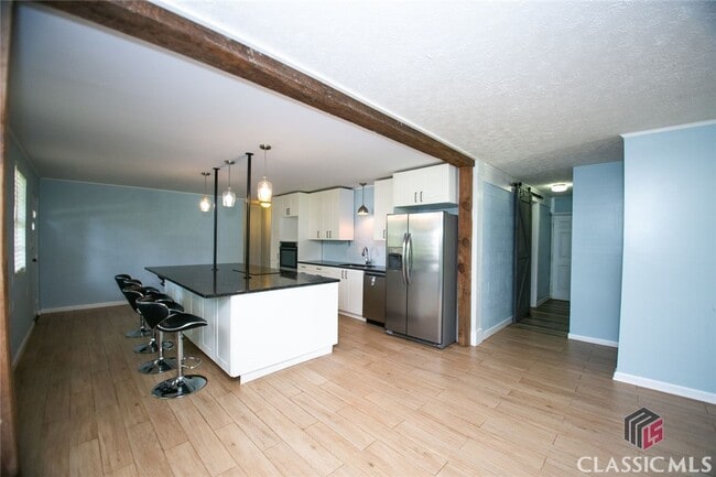 Building Photo - 1224 Hull Rd