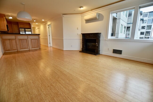 Building Photo - Capitol Hill 2 Bedroom w/ Incredible Views! Available Now!