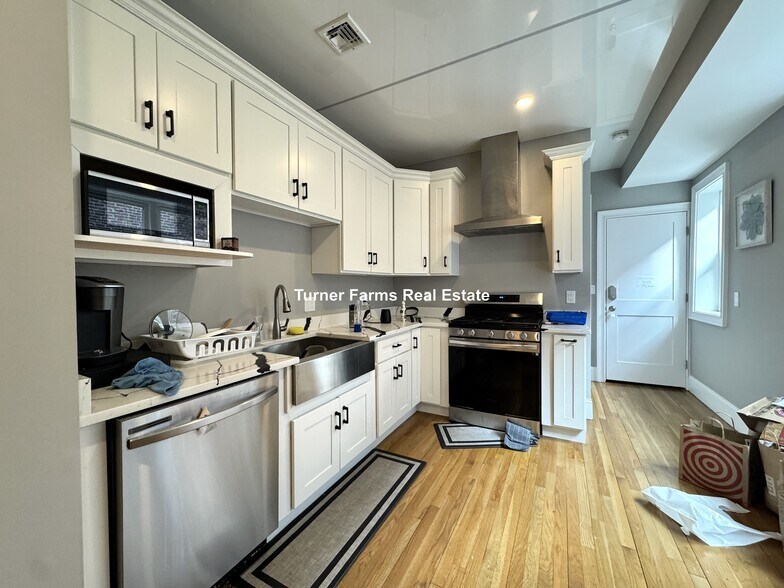 Building Photo - 179 Babcock St