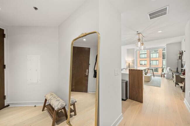 Building Photo - 1000 Maxwell Ln