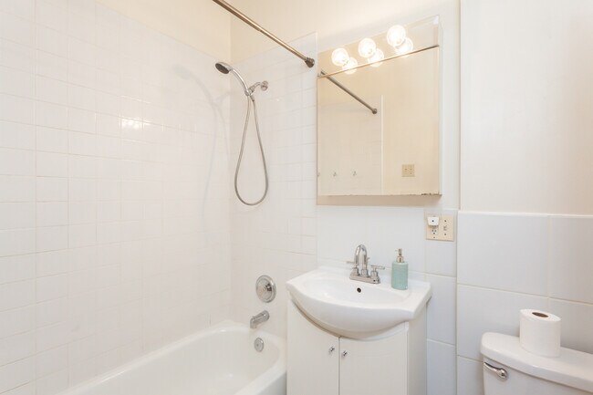 Building Photo - 3414 N Halsted St
