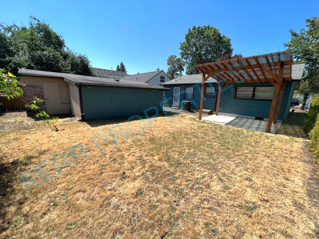 Building Photo - Charming 3-Bedroom Retreat in Vibrant Portland Neighborhood! SCREENING CHARGES TO BE REIMBURSED F...