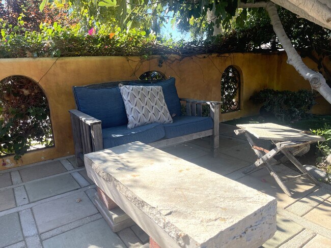 Building Photo - Custom 3-Bed, 2.5 -Bath Retreat with Luxury Features in Reseda